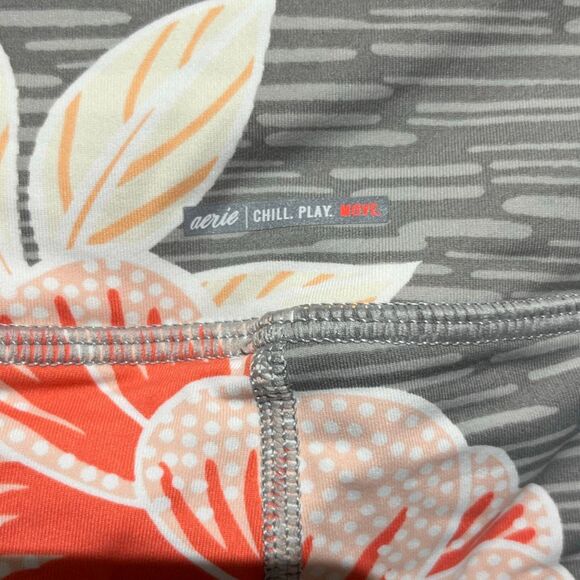 Aerie Chill Play Move Pink Grey Floral Leggings Size Medium - Picture 9 of 10